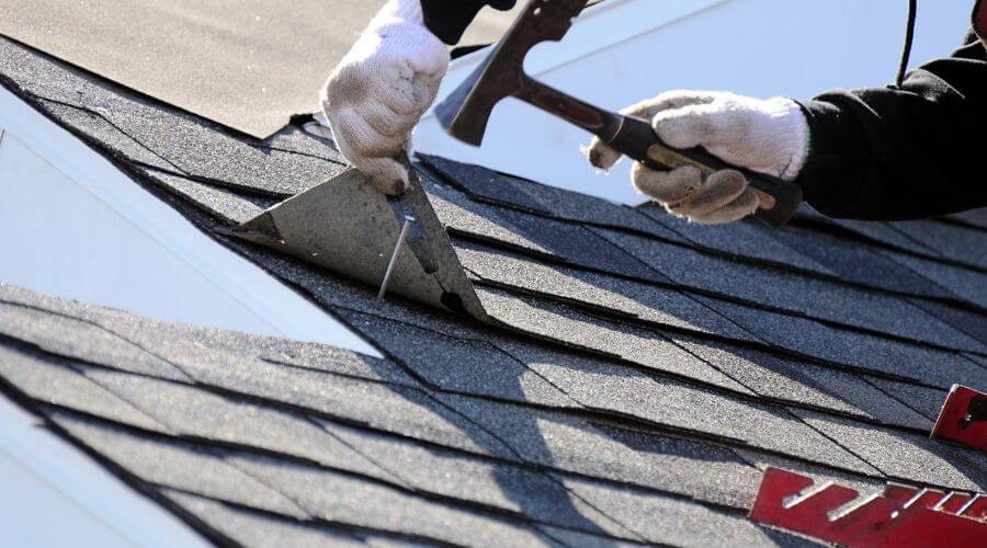 Professional gutter cleaning in Farmersville, CA